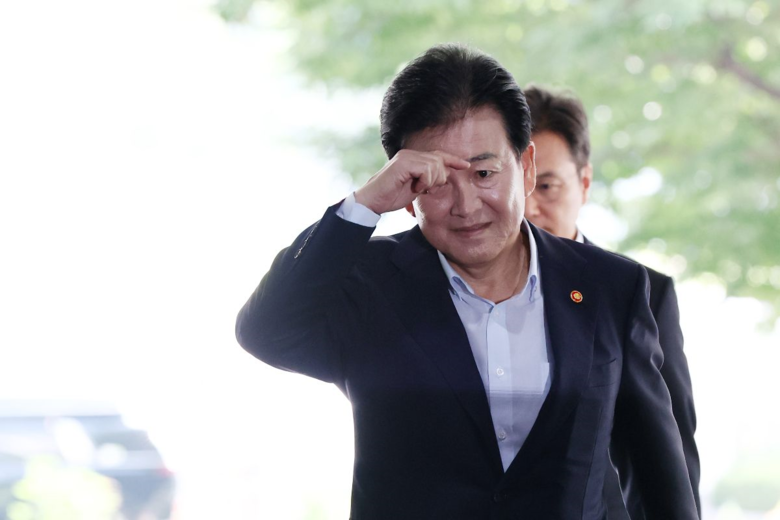 “이상주의적 말씀”, “北 주적 변함...