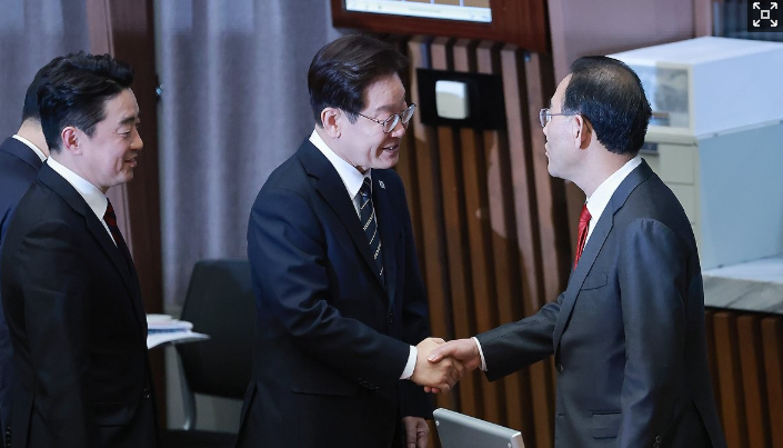 李, 분권형 개헌 제안에 “내 임기 ...