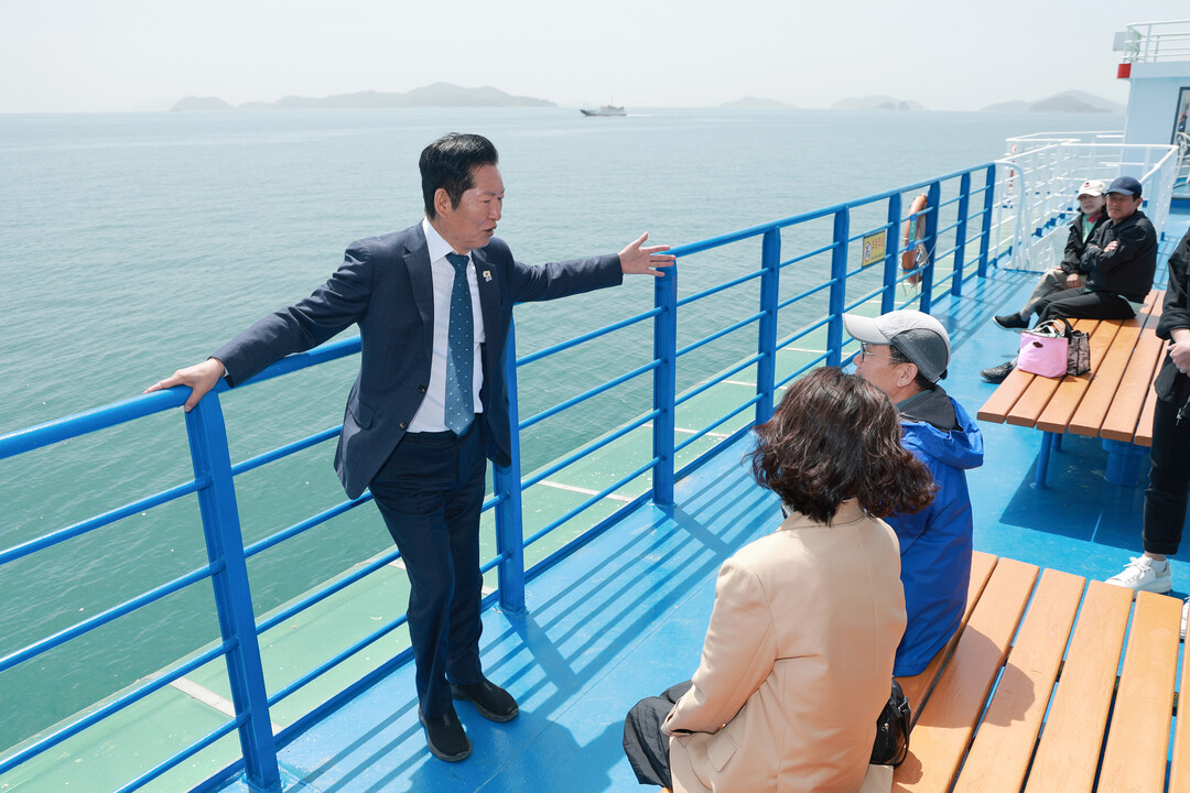 욕지도 향하는 더불어민주당 정청래 대...