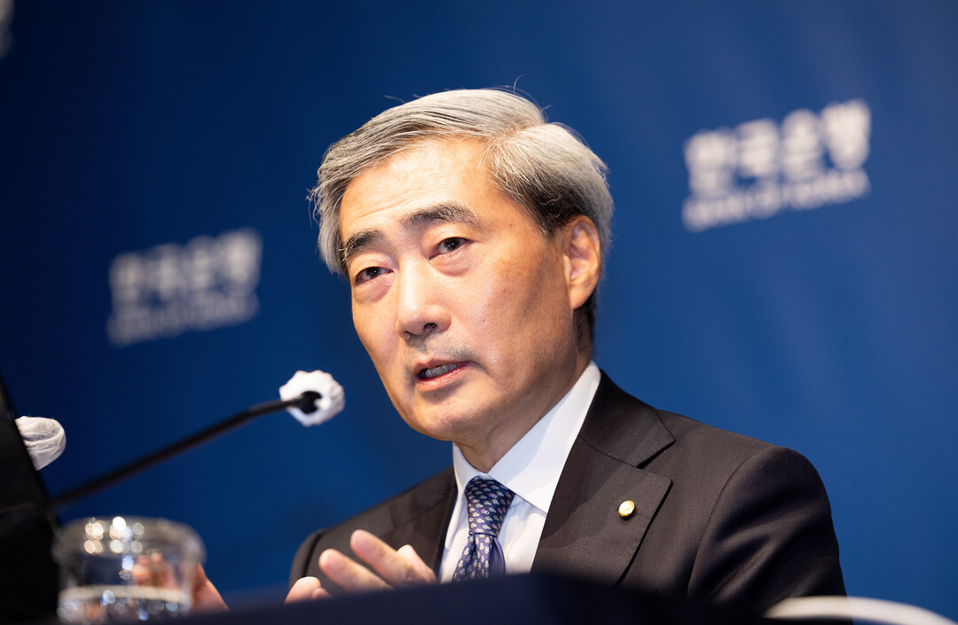 신현송 한국은행 총재 "물가안정에 중...